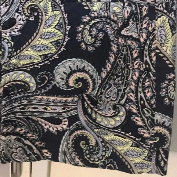 - Banana Republic paisley shorts in blue size 12 - Picture 4 of 9